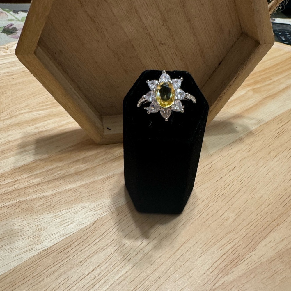 SIZE 10 WEDDING RING - Picture 11 of 13